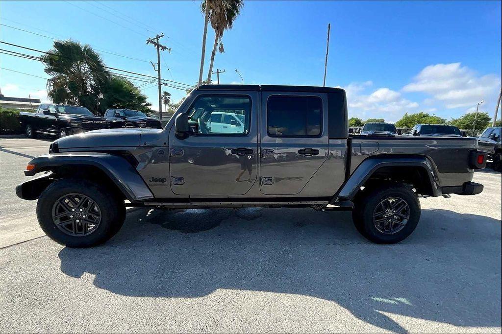 new 2025 Jeep Gladiator car, priced at $45,541