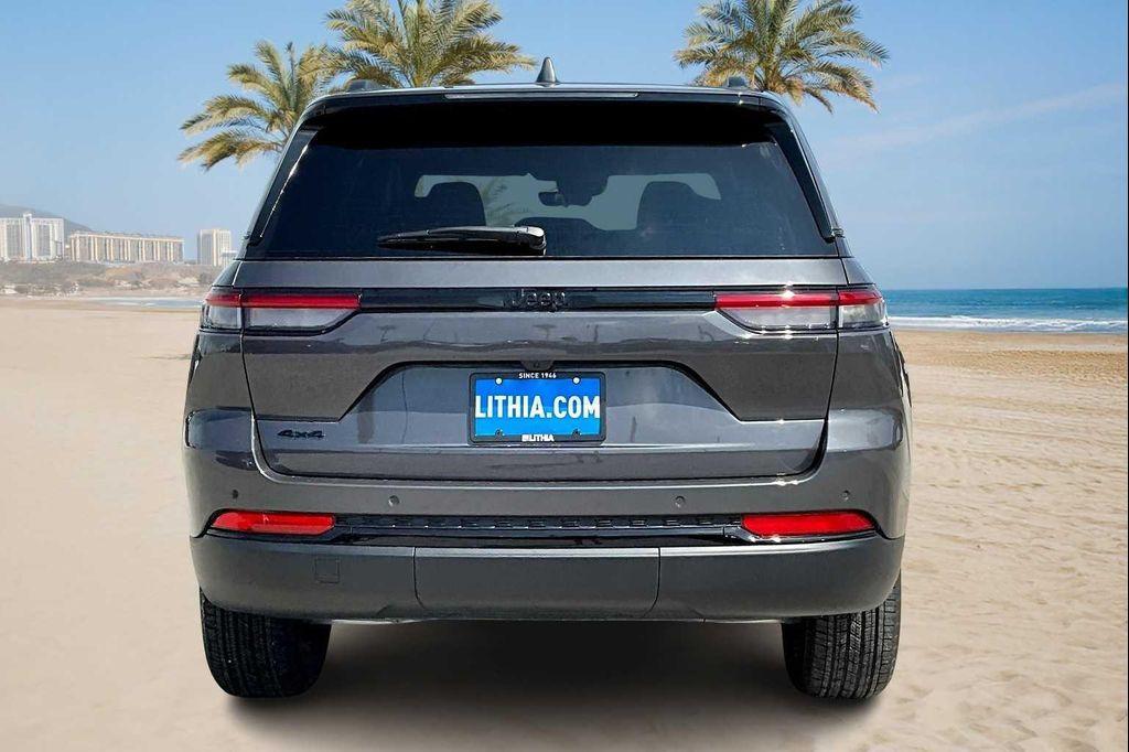 new 2025 Jeep Grand Cherokee car, priced at $44,164