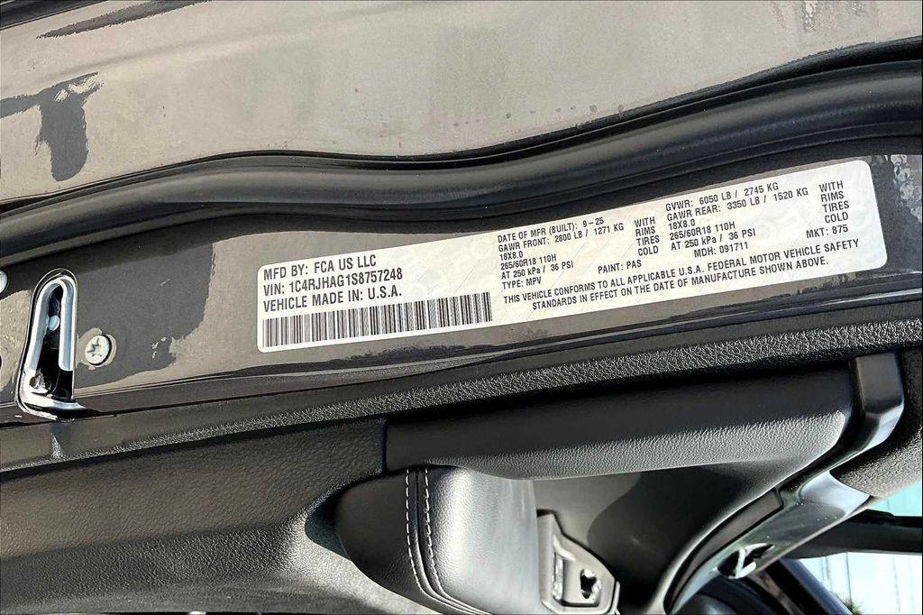 new 2025 Jeep Grand Cherokee car, priced at $44,164