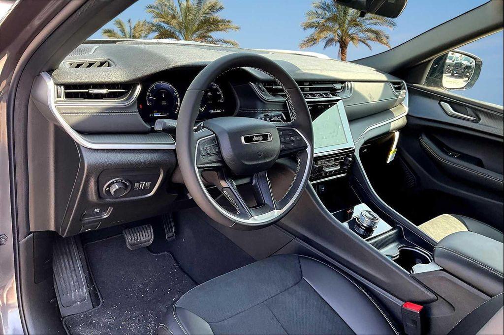 new 2025 Jeep Grand Cherokee car, priced at $44,164