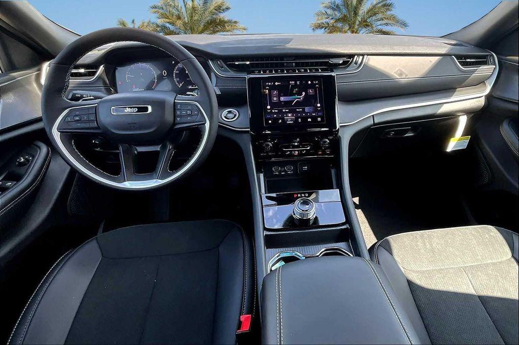 new 2025 Jeep Grand Cherokee car, priced at $44,164