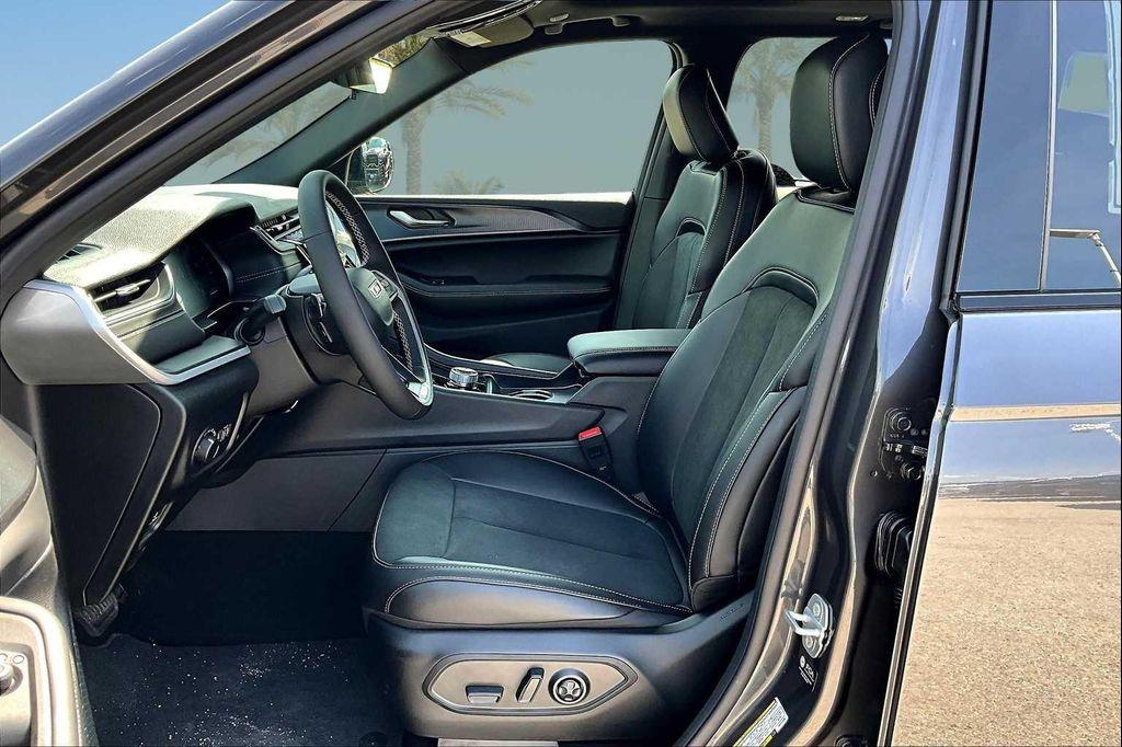 new 2025 Jeep Grand Cherokee car, priced at $44,164
