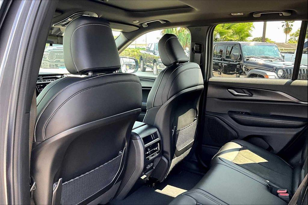 new 2025 Jeep Grand Cherokee car, priced at $44,164