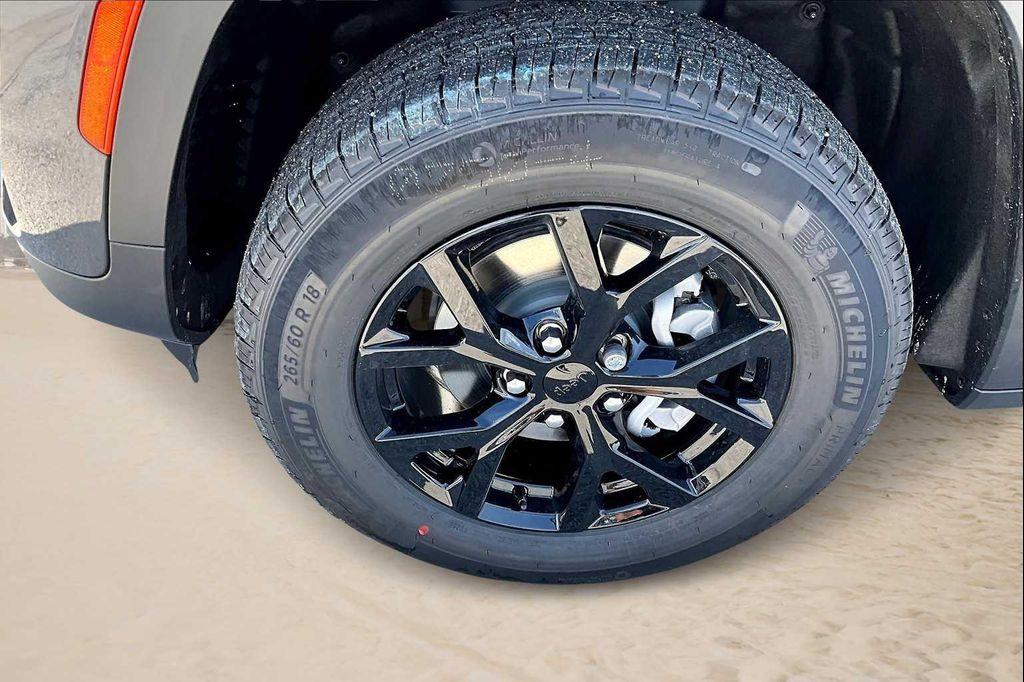 new 2025 Jeep Grand Cherokee car, priced at $44,164