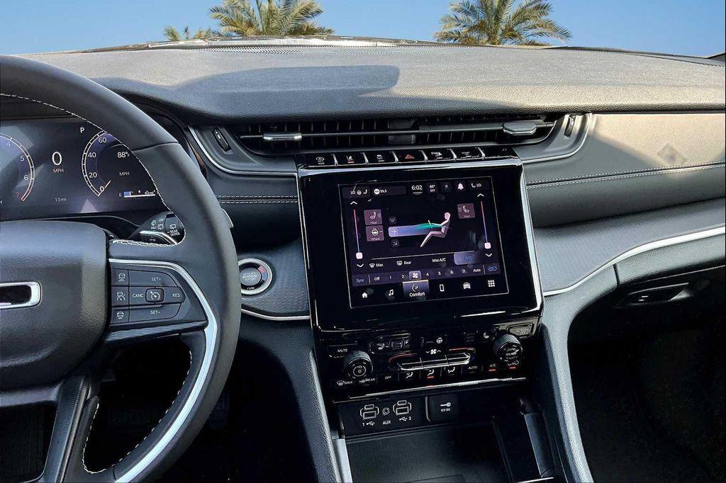 new 2025 Jeep Grand Cherokee car, priced at $44,164