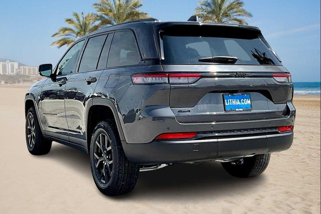 new 2025 Jeep Grand Cherokee car, priced at $44,164