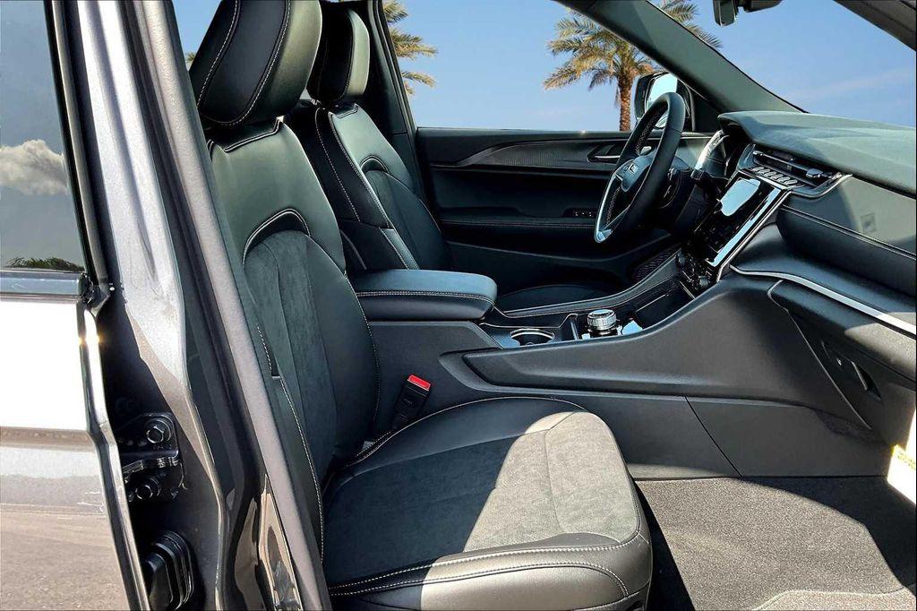 new 2025 Jeep Grand Cherokee car, priced at $44,164