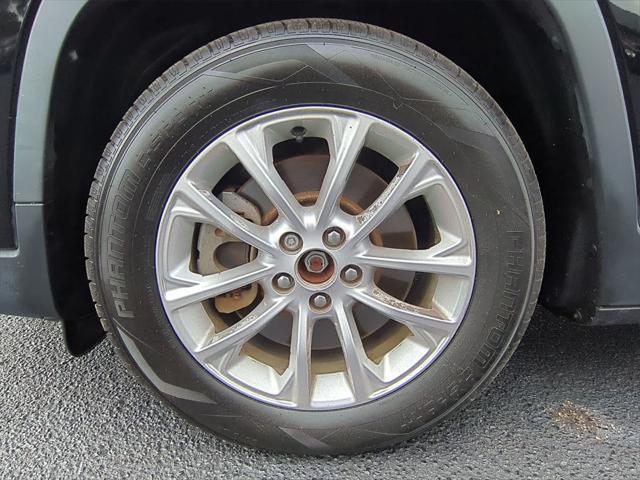 used 2019 Jeep Cherokee car, priced at $11,991