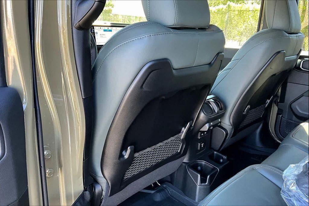 new 2025 Jeep Gladiator car, priced at $55,156