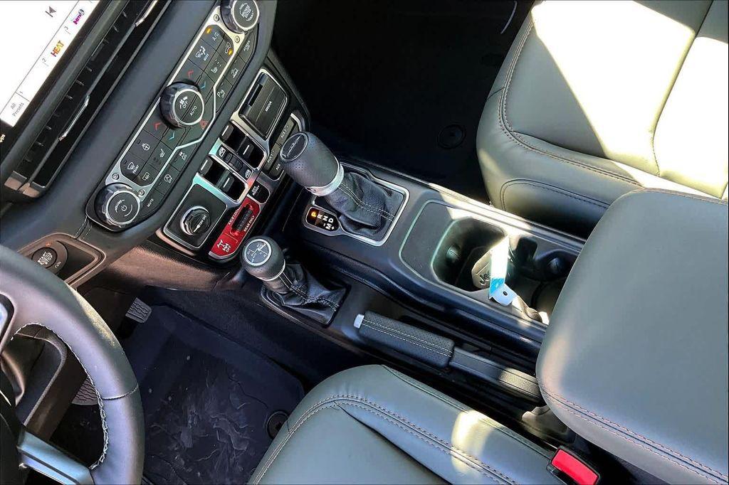 new 2025 Jeep Gladiator car, priced at $55,156