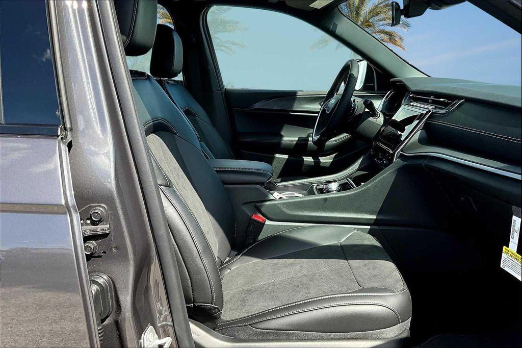 new 2025 Jeep Grand Cherokee L car, priced at $44,085