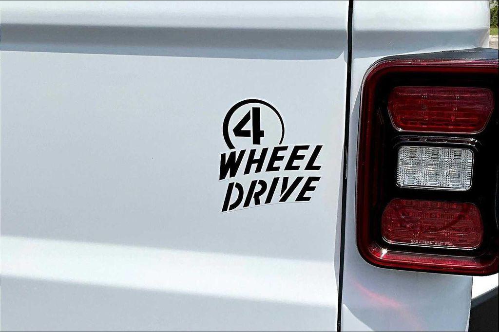 new 2025 Jeep Gladiator car, priced at $45,232