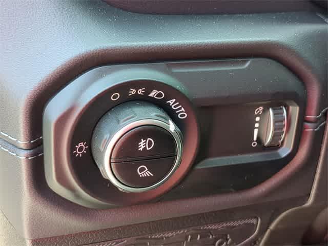 new 2025 Jeep Gladiator car, priced at $44,024