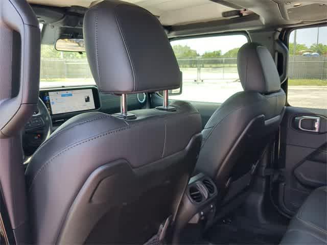 new 2025 Jeep Gladiator car, priced at $44,024