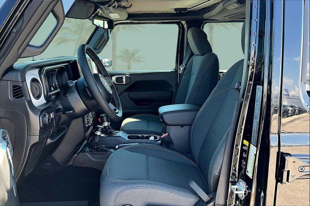 new 2025 Jeep Gladiator car, priced at $45,541