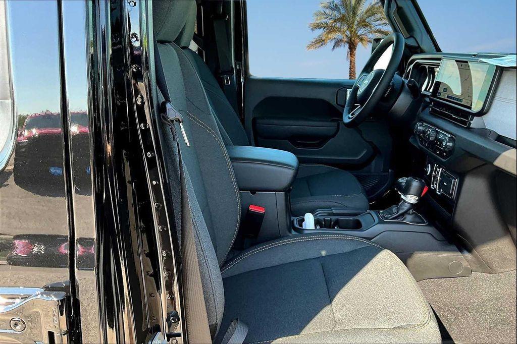 new 2025 Jeep Gladiator car, priced at $45,541