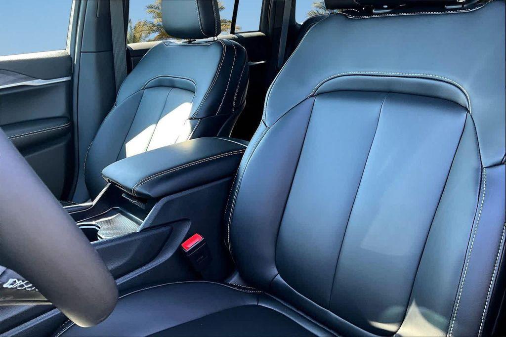 new 2025 Jeep Grand Cherokee car, priced at $44,429