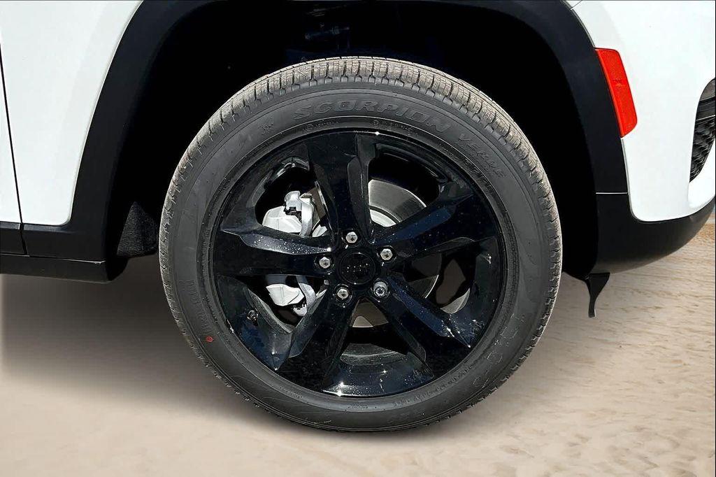 new 2025 Jeep Grand Cherokee car, priced at $44,429