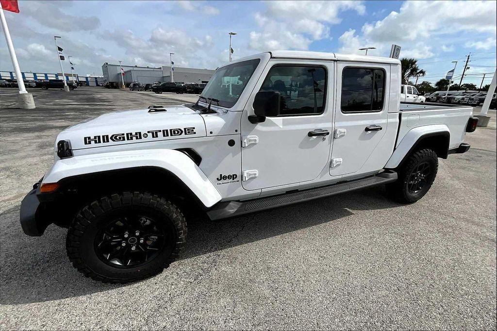new 2025 Jeep Gladiator car, priced at $45,059