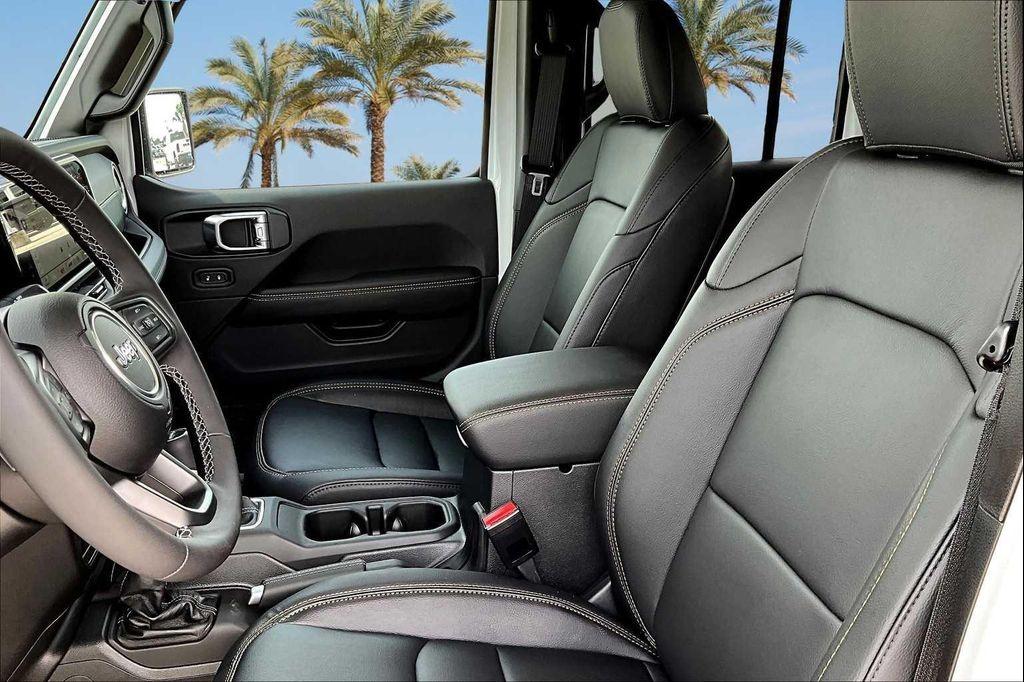 new 2025 Jeep Gladiator car, priced at $45,059