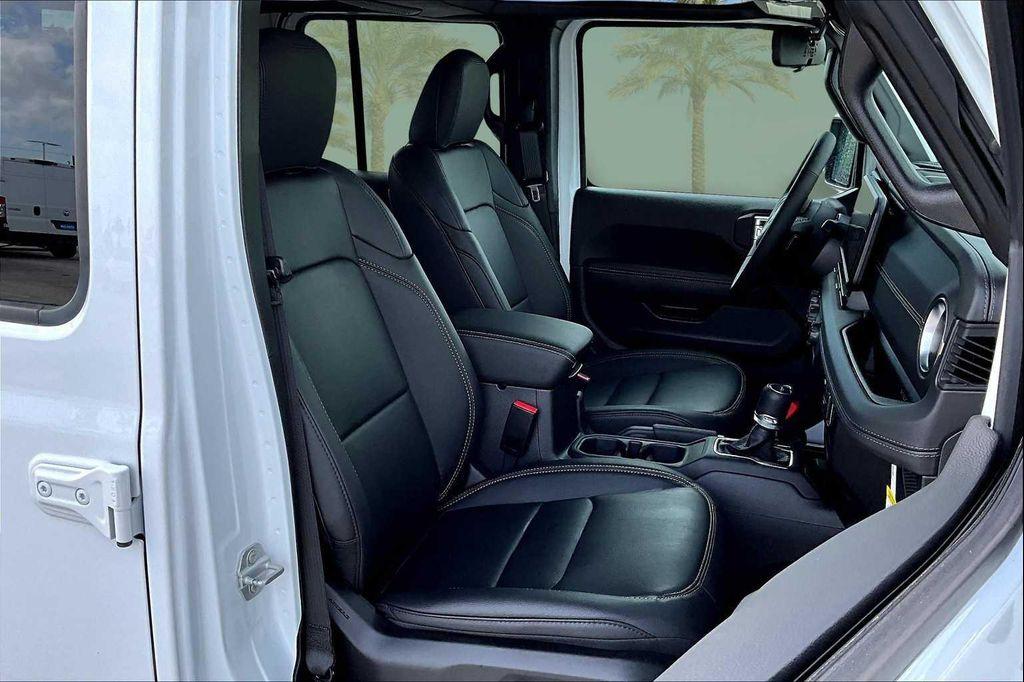 new 2025 Jeep Gladiator car, priced at $45,059