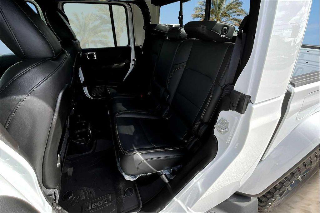 new 2025 Jeep Gladiator car, priced at $45,059