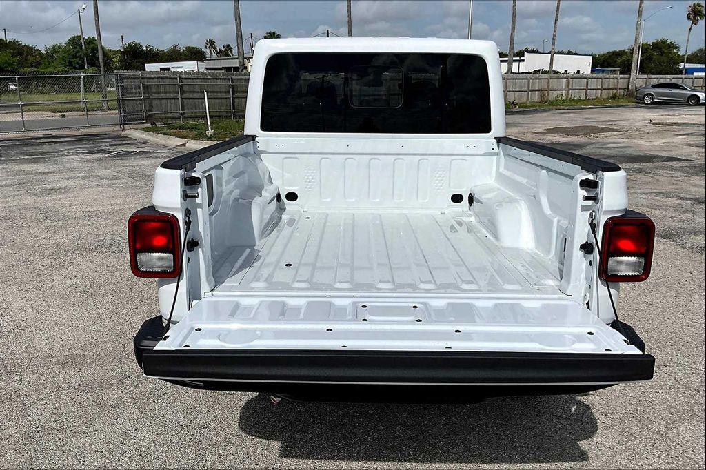 new 2025 Jeep Gladiator car, priced at $45,059