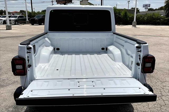new 2025 Jeep Gladiator car, priced at $48,330