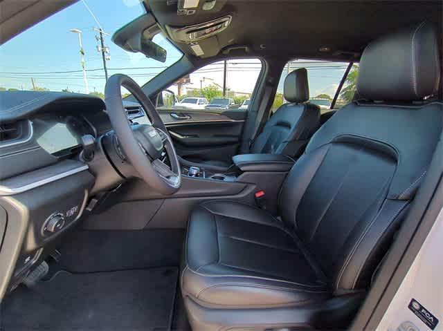 new 2025 Jeep Grand Cherokee car, priced at $45,953