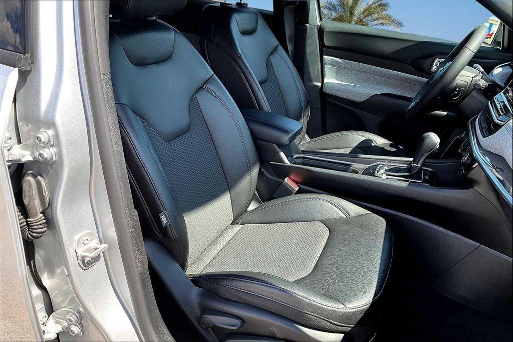 new 2025 Jeep Compass car, priced at $26,042