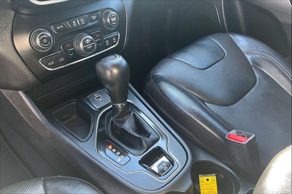 used 2020 Jeep Cherokee car, priced at $15,286