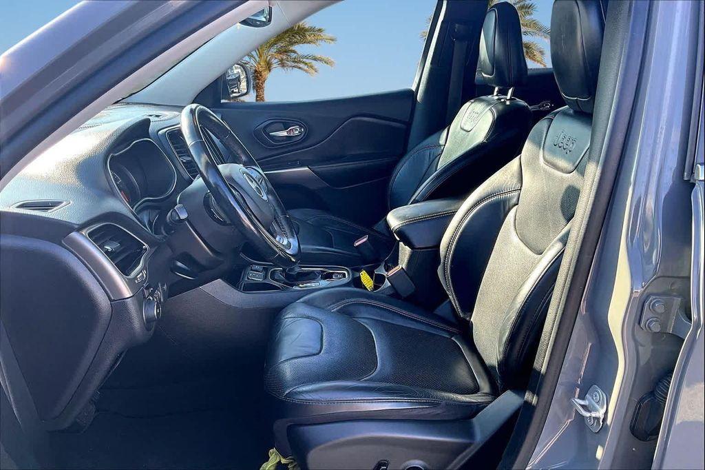 used 2020 Jeep Cherokee car, priced at $15,286