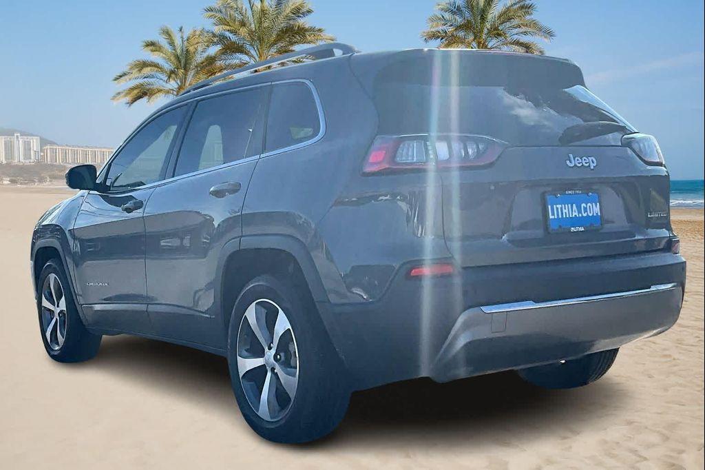used 2020 Jeep Cherokee car, priced at $15,286