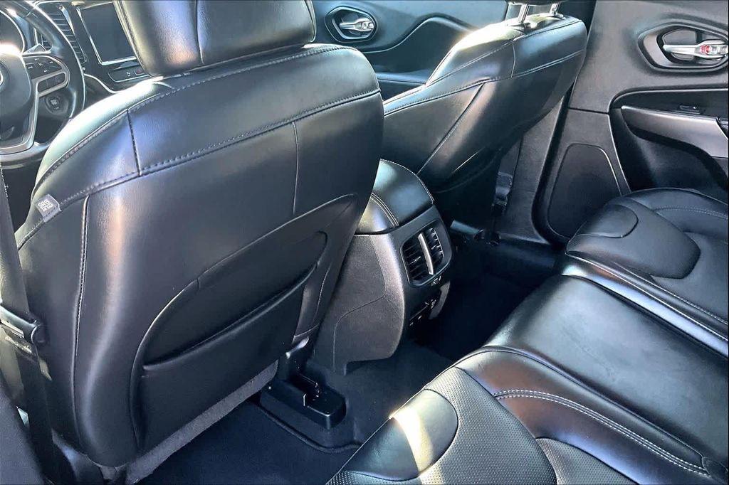 used 2020 Jeep Cherokee car, priced at $15,286