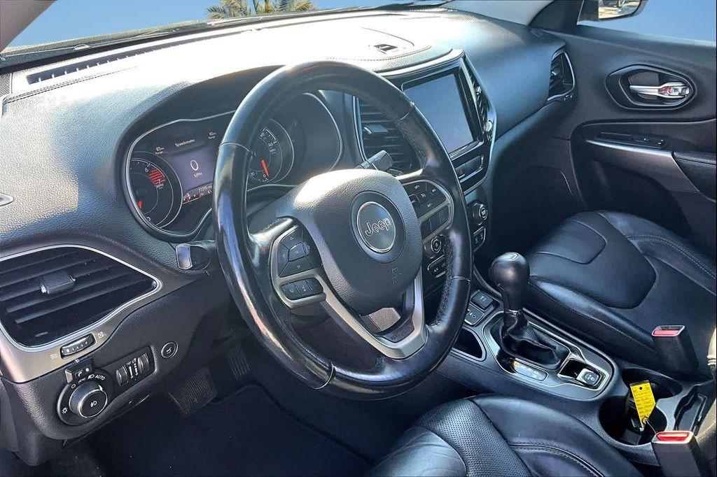used 2020 Jeep Cherokee car, priced at $15,286