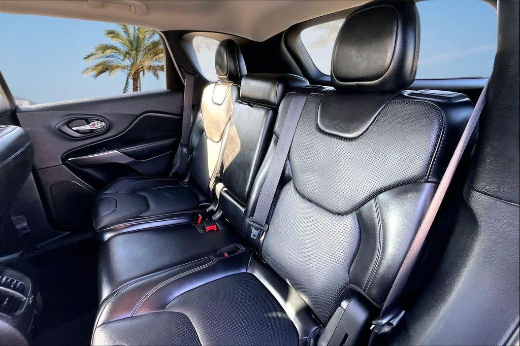 used 2020 Jeep Cherokee car, priced at $15,286