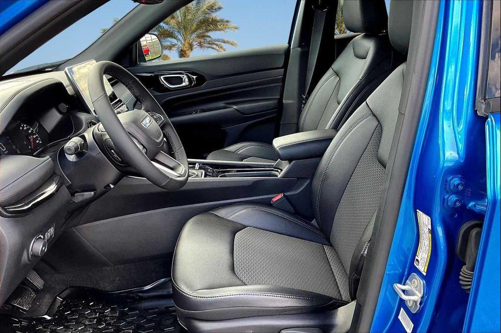 new 2025 Jeep Compass car, priced at $31,653