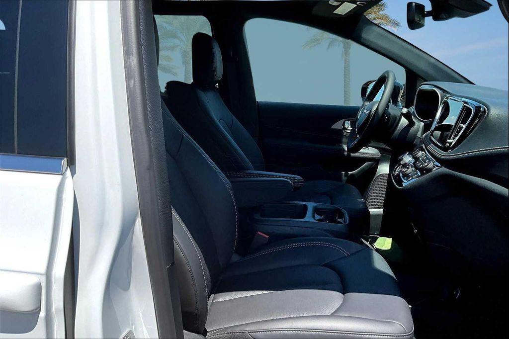 new 2026 Chrysler Pacifica car, priced at $46,196