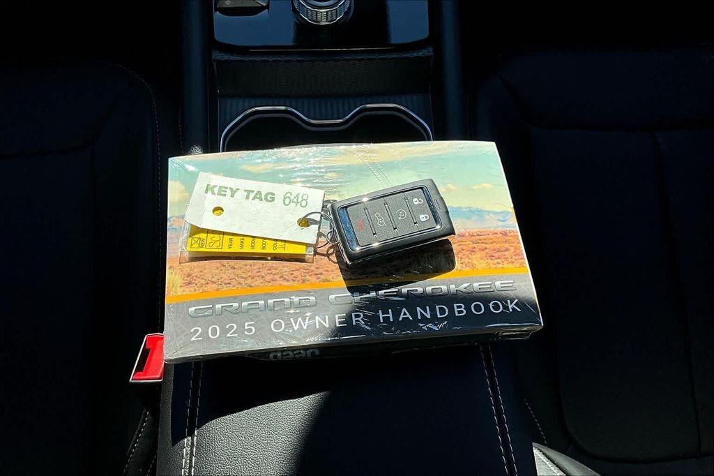 new 2025 Jeep Grand Cherokee car, priced at $49,227