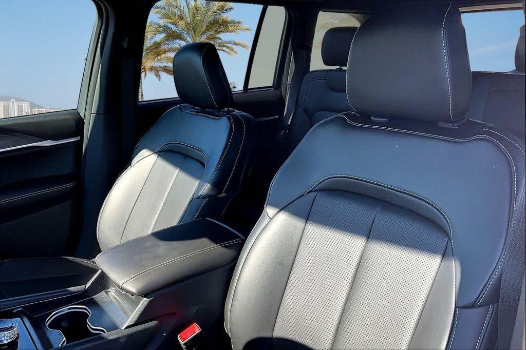 new 2025 Jeep Grand Cherokee car, priced at $49,227