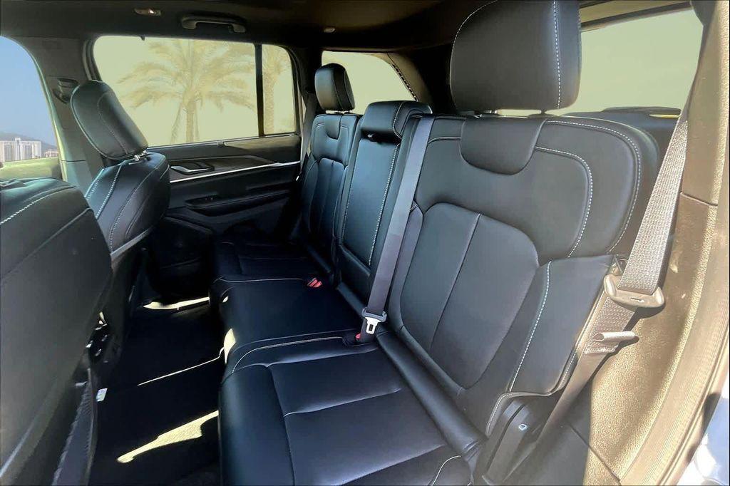 new 2025 Jeep Grand Cherokee car, priced at $49,227