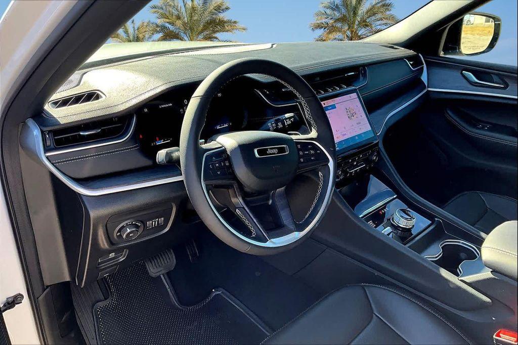 new 2025 Jeep Grand Cherokee car, priced at $49,227