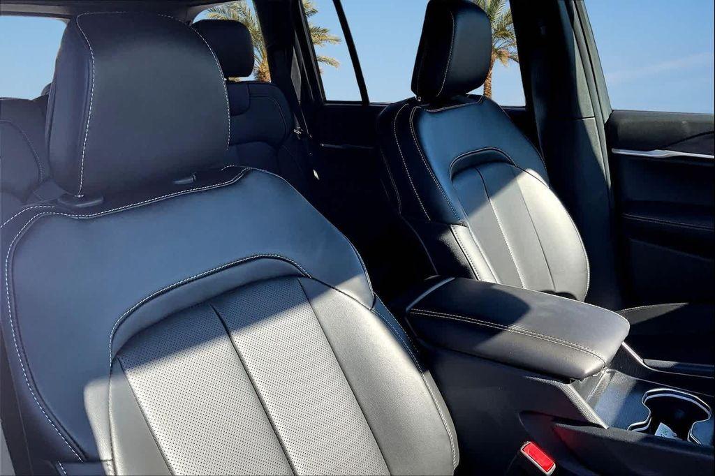 new 2025 Jeep Grand Cherokee car, priced at $49,227