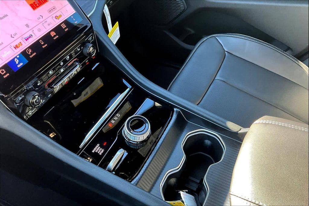 new 2025 Jeep Grand Cherokee car, priced at $49,227