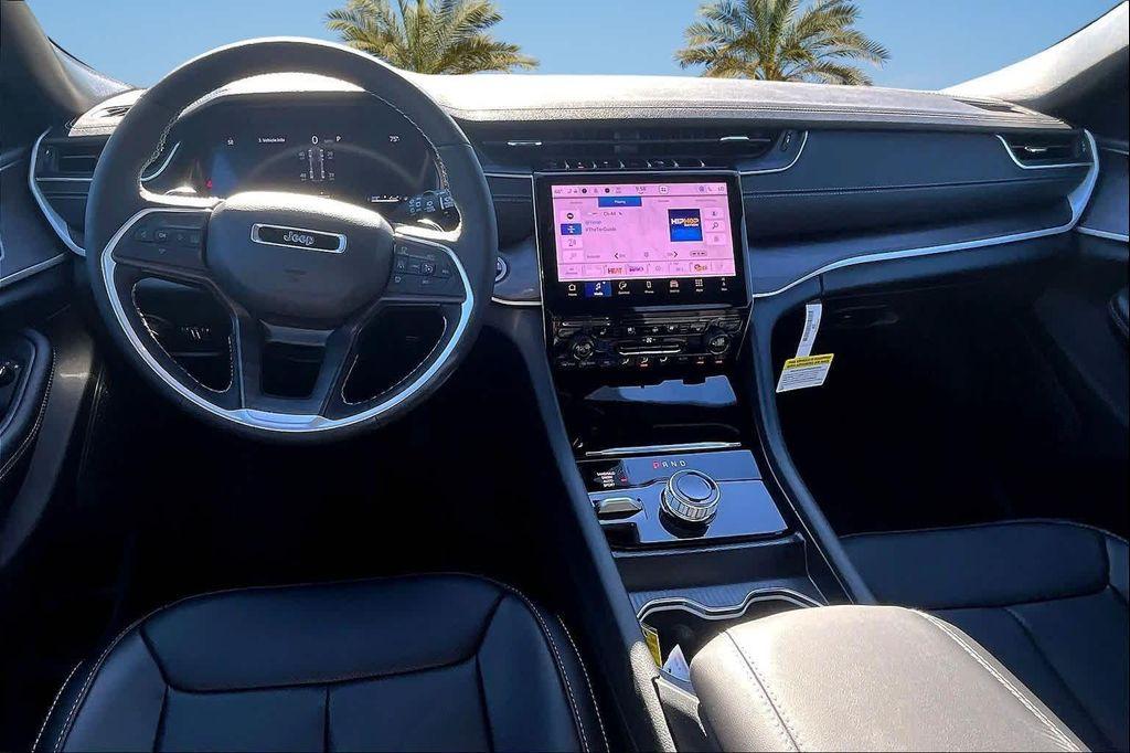 new 2025 Jeep Grand Cherokee car, priced at $49,227