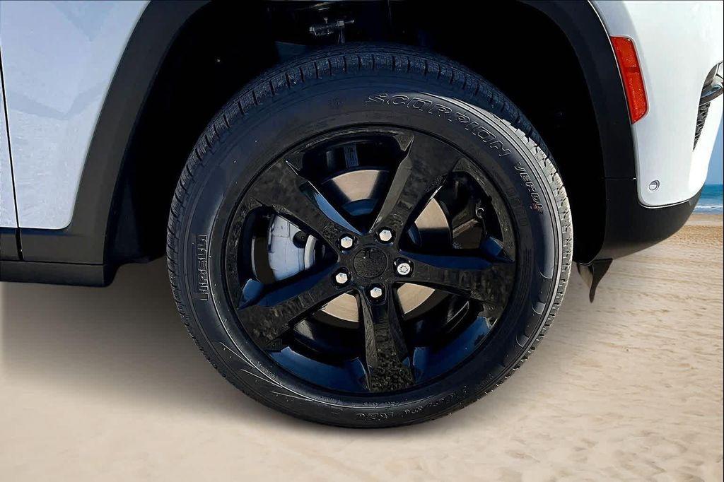 new 2025 Jeep Grand Cherokee car, priced at $49,227