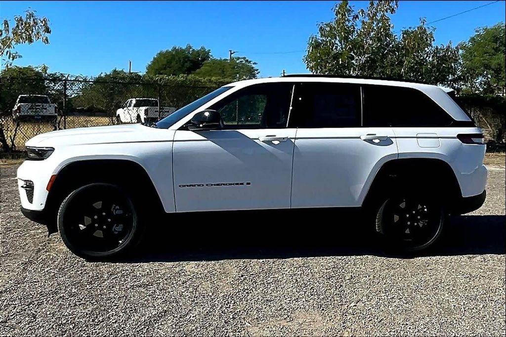 new 2025 Jeep Grand Cherokee car, priced at $49,227