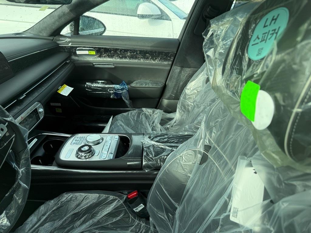 new 2026 Genesis G90 car, priced at $105,380