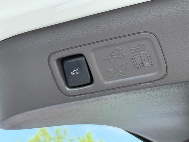 used 2022 Lincoln Navigator car, priced at $59,211