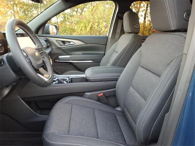 new 2026 Chevrolet Traverse car, priced at $43,620